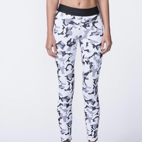 Koral Knockout White Black Camo Leggings XS Stretch Athletic Sporty Workout - Picture 1 of 11